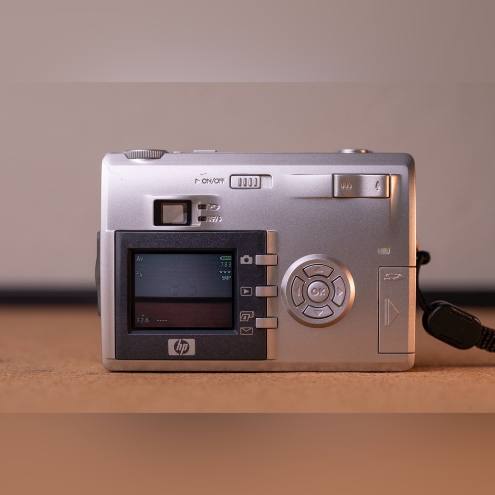 Hewlett Packard PhotoSmart 935 5.3MP 21x Zoom Digital Camera - Picture 4 of 11